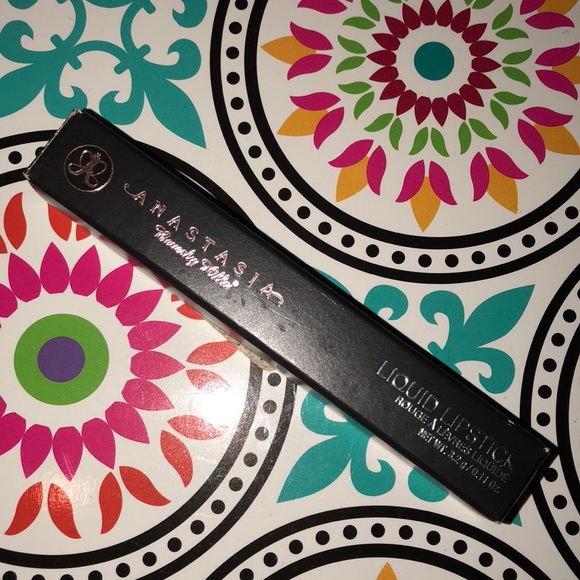 New ABH liquid lip in Crush - Picture 4 of 4